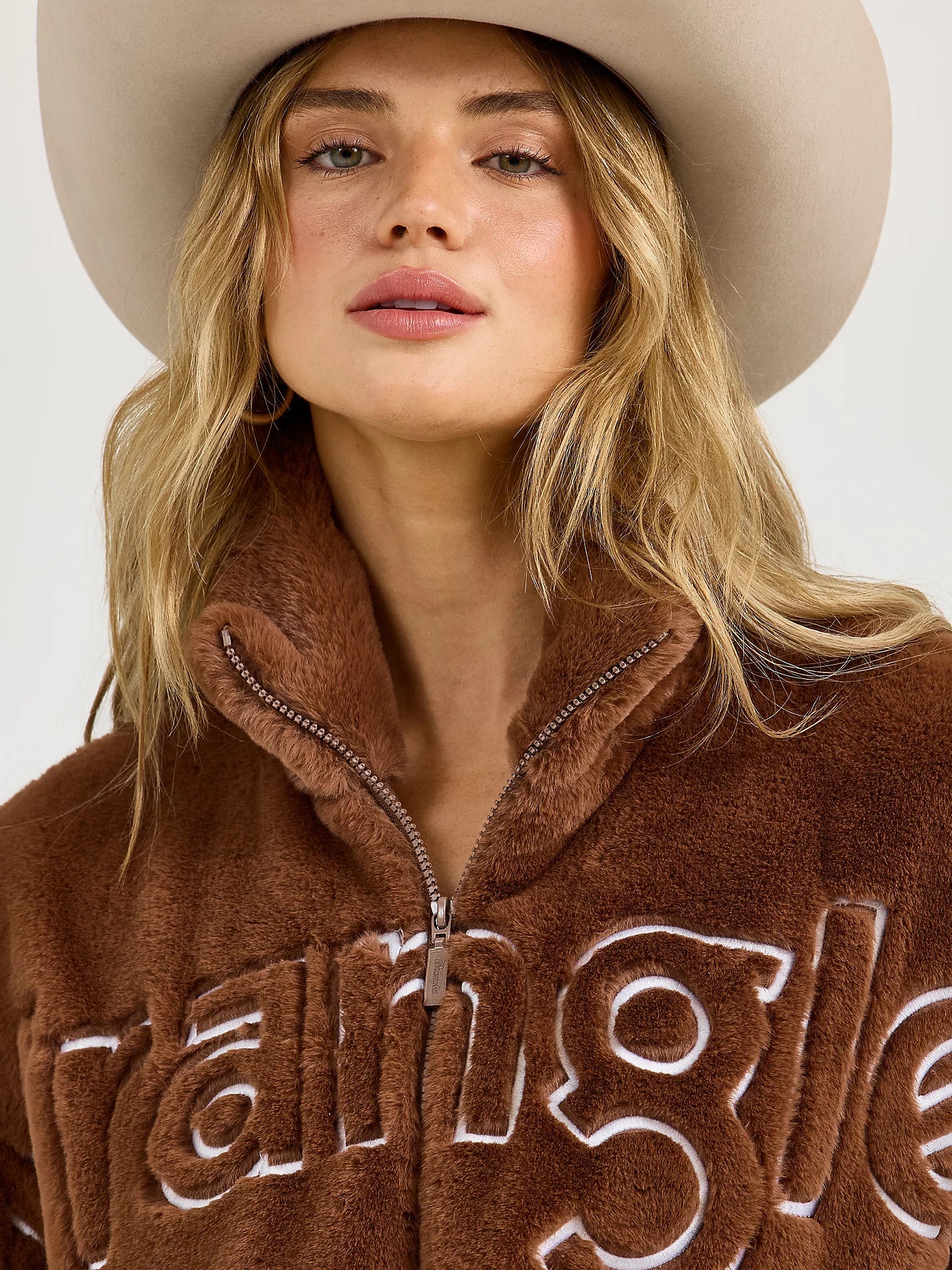 112368043 WMS Wrangler Logo Fuzzy Zip Jacket