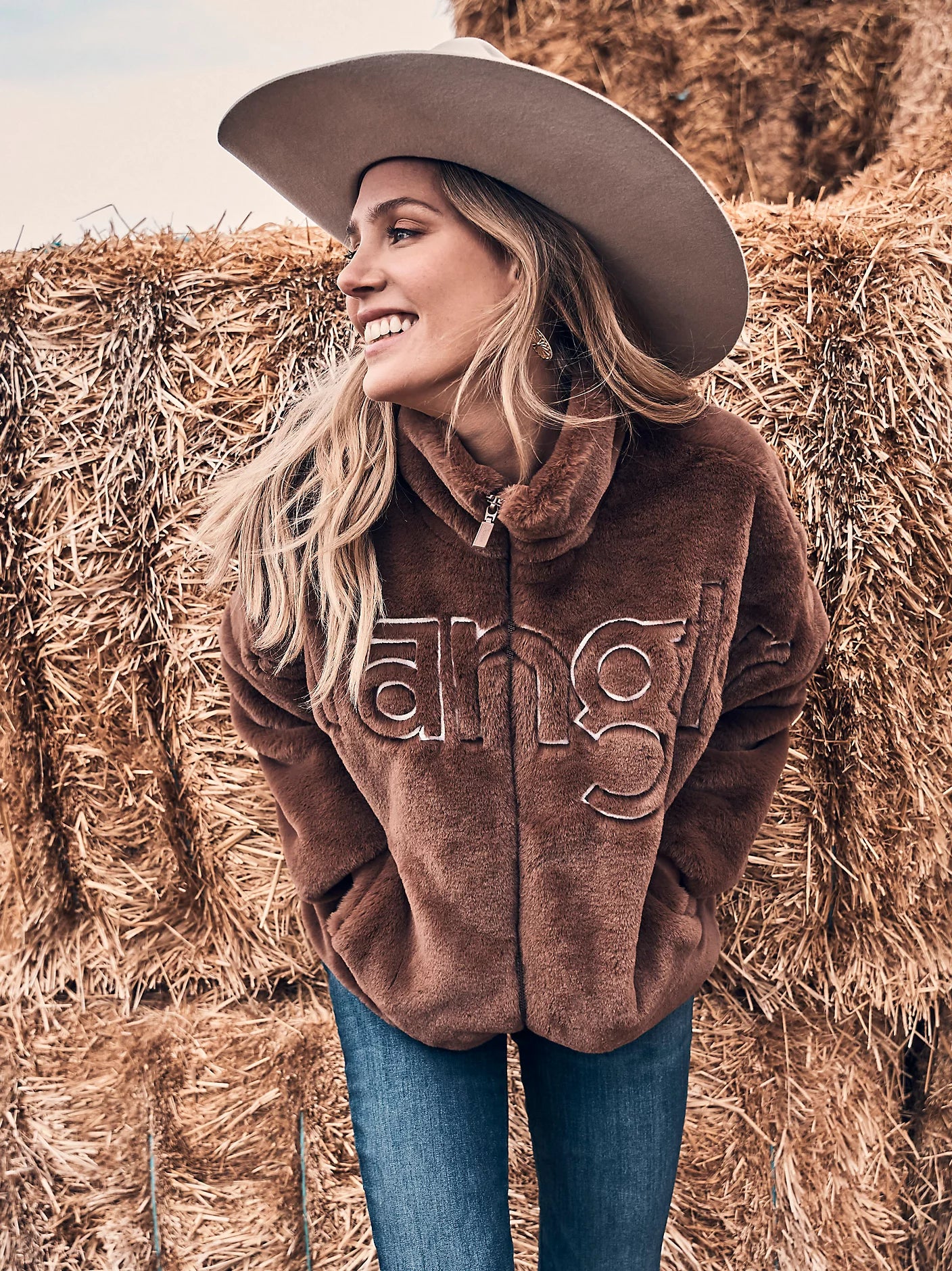 112368043 WMS Wrangler Logo Fuzzy Zip Jacket