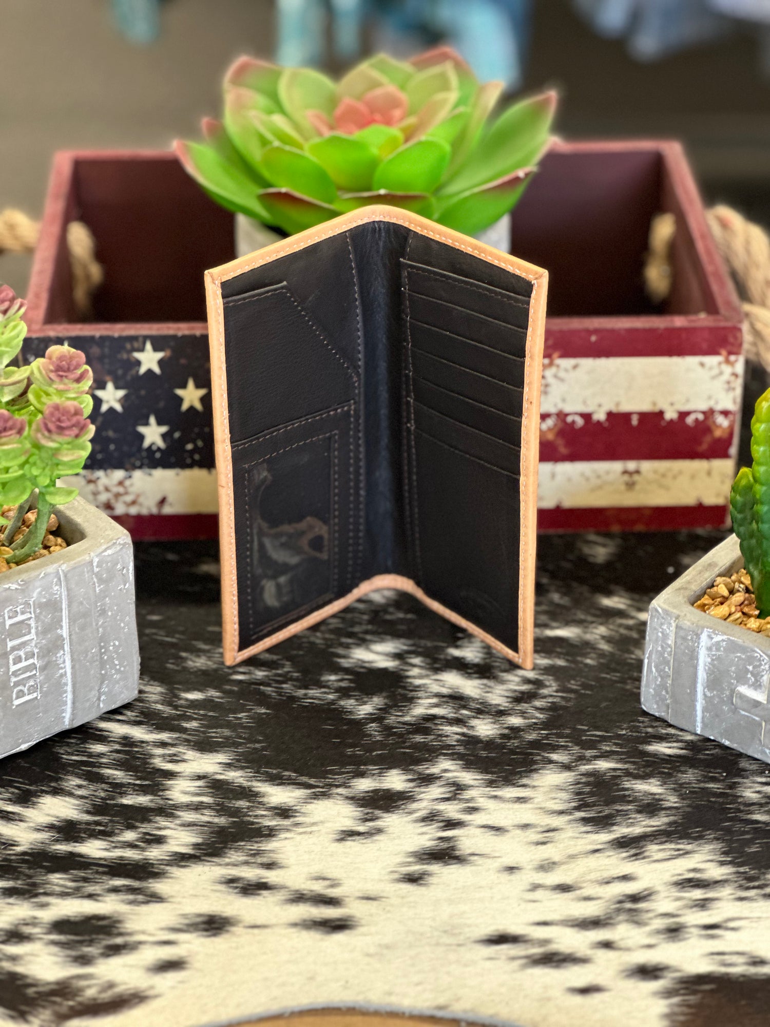 18RSW60R Oak Leaf Tooled Rodeo Wallet