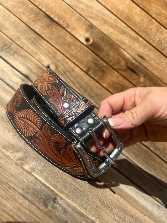 A10414107 1 1/2" Ariat Hand Tooled Feather Belt BK/BR