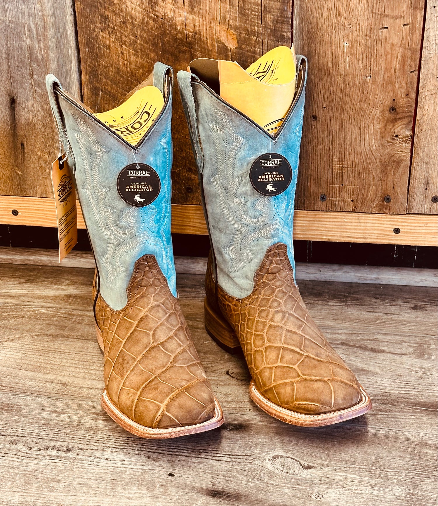 B5005 MN Saddle Blue Alligator Wide SQ. Toe