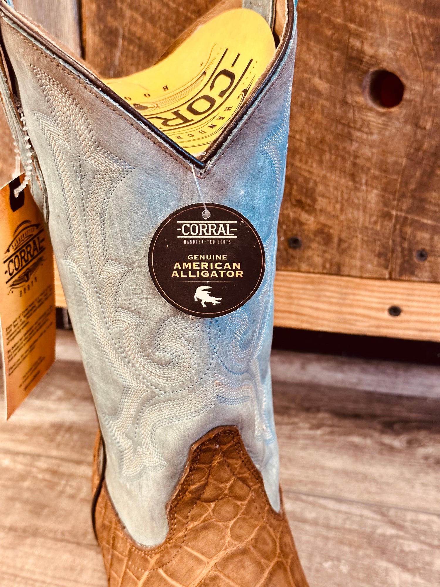 B5005 MN Saddle Blue Alligator Wide SQ. Toe