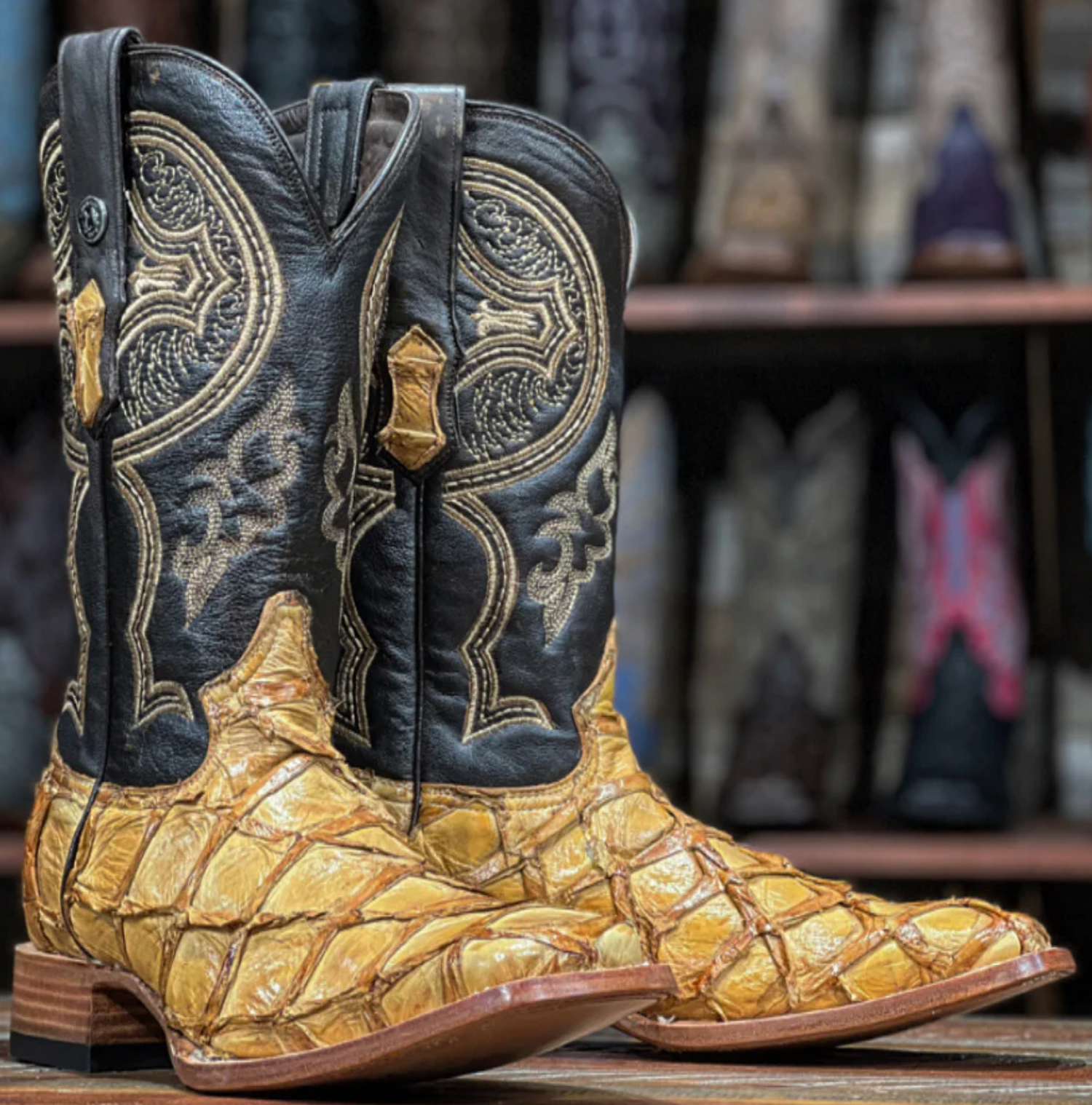 TMX201310 Men's Monster Fish Antique Tan Pescado Tanner Mark