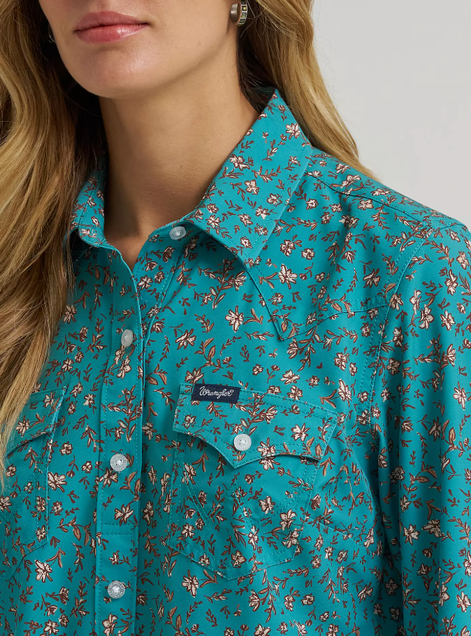 112375014 WMS Aria Performance Shirt by Wrangler